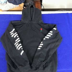 Riot Society / Black hooded sweatshirt / size M